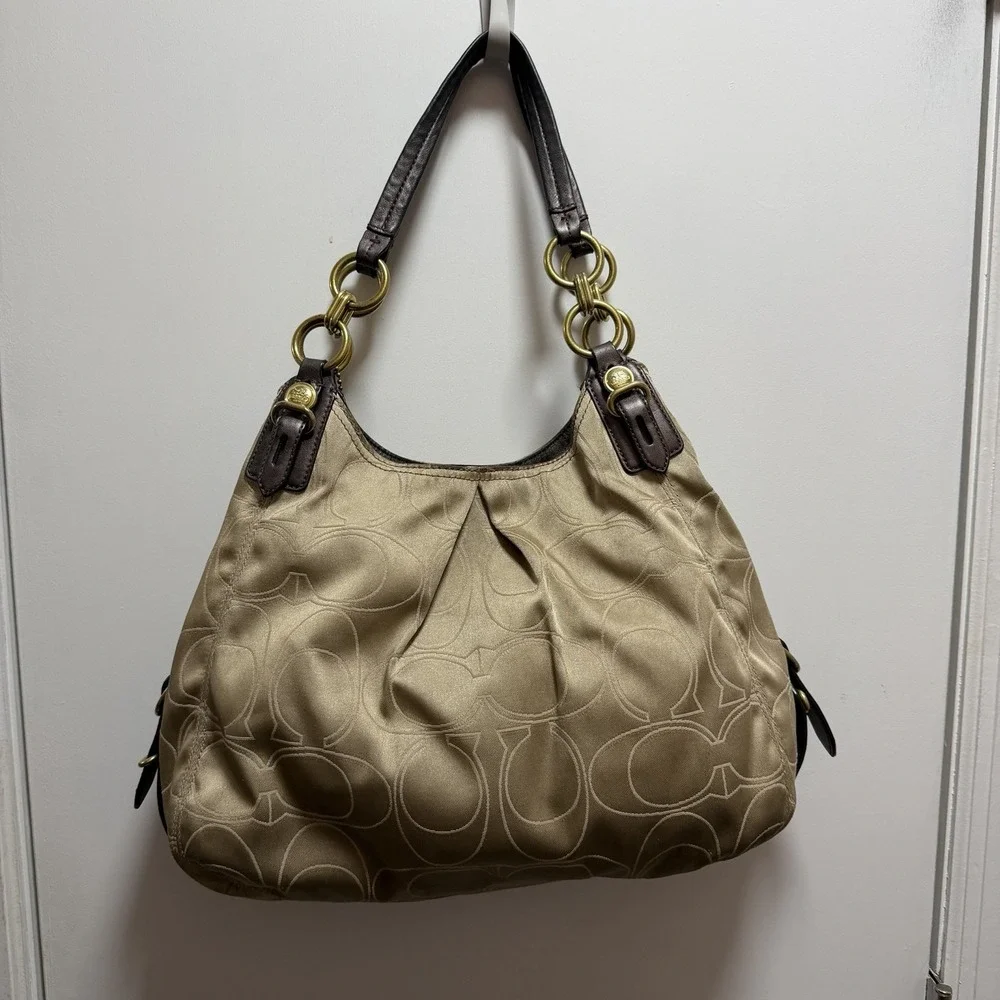 Coach Mia Maggie Hobo Shoulder Bag / Purse 16153 Horse Carriage Hang Tab